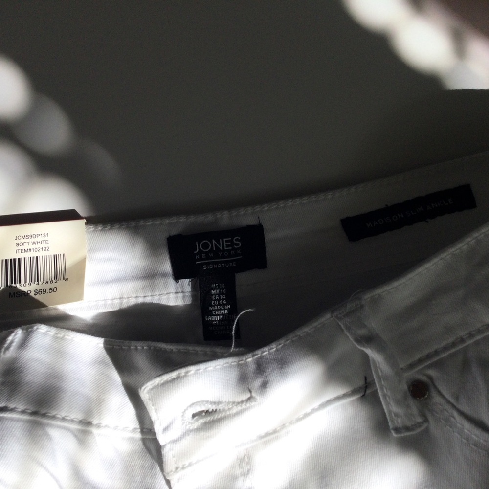 Jones NY White Skinny leg jeans size 29